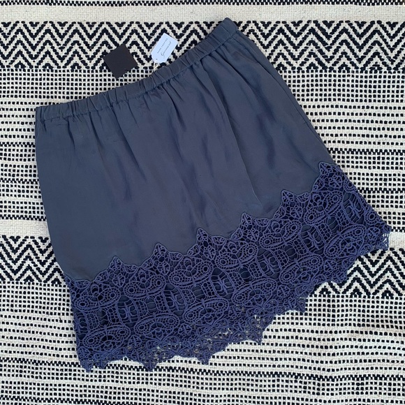 Club Monaco Dresses & Skirts - NWT Club Monico Silk Embroidered Skirt size 6